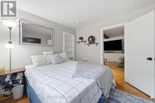 1 Janice Drive, Kawartha Lakes (Fenelon), ON - Indoor Photo Showing Bedroom