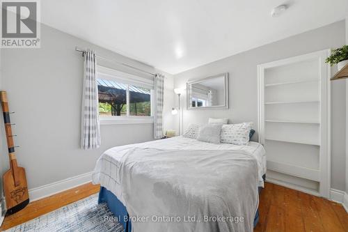 1 Janice Drive, Kawartha Lakes (Fenelon), ON - Indoor Photo Showing Bedroom