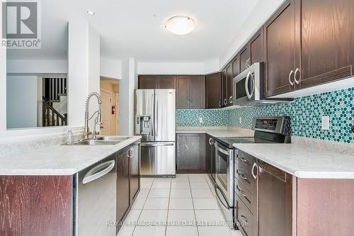 37 Wilkie Crescent, Guelph, ON - Indoor Photo Showing Kitchen With Stainless Steel Kitchen With Double Sink With Upgraded Kitchen