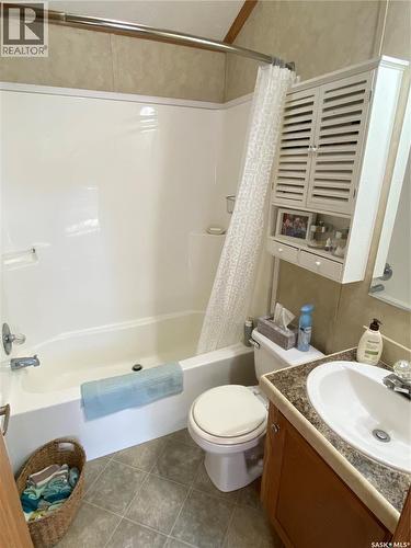 25-26 Eugene Drive, Good Spirit Lake, SK - Indoor Photo Showing Bathroom