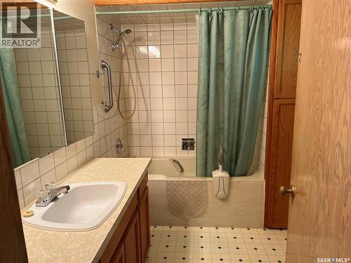 43 2Nd Avenue E, Lafleche, SK - Indoor Photo Showing Bathroom
