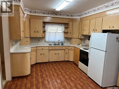 43 2Nd Avenue E, Lafleche, SK - Indoor Photo Showing Kitchen With Double Sink