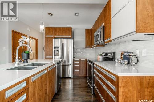 603 Pichler Crescent, Saskatoon, SK - Indoor Photo Showing Kitchen With Stainless Steel Kitchen With Double Sink With Upgraded Kitchen