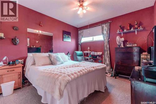 50 Manitou Court, Saskatoon, SK - Indoor Photo Showing Bedroom
