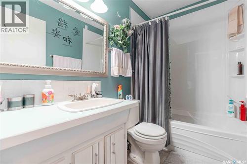 50 Manitou Court, Saskatoon, SK - Indoor Photo Showing Bathroom
