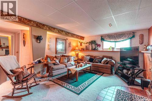 50 Manitou Court, Saskatoon, SK - Indoor Photo Showing Living Room