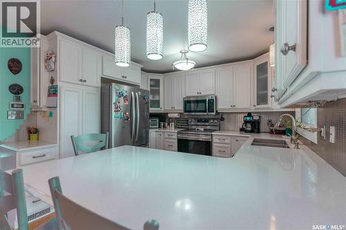 50 Manitou Court, Saskatoon, SK - Indoor Photo Showing Kitchen With Upgraded Kitchen