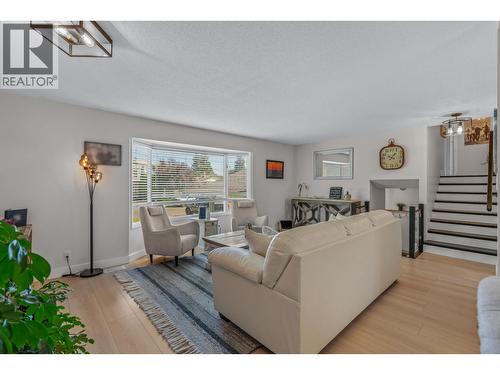 389 Neff Crescent, Prince George, BC - Indoor Photo Showing Living Room