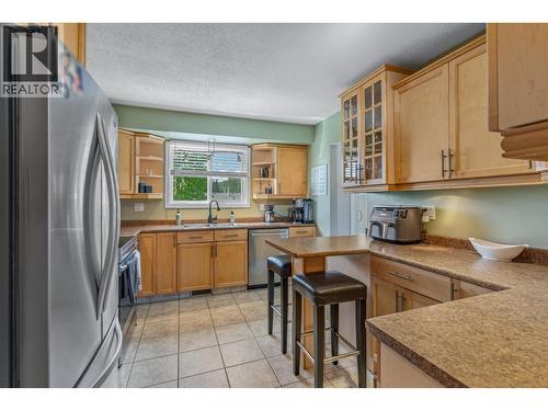 389 Neff Crescent, Prince George, BC - Indoor Photo Showing Kitchen With Double Sink