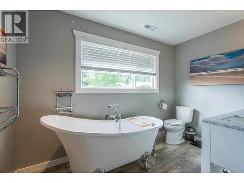 389 Neff Crescent, Prince George, BC - Indoor Photo Showing Bathroom