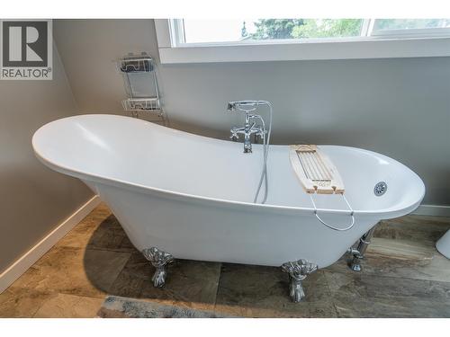 389 Neff Crescent, Prince George, BC - Indoor Photo Showing Bathroom