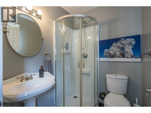 389 Neff Crescent, Prince George, BC - Indoor Photo Showing Bathroom