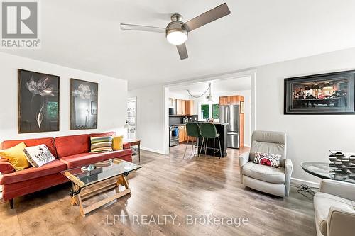23 Basswood Drive, Kawartha Lakes, ON - Indoor Photo Showing Living Room
