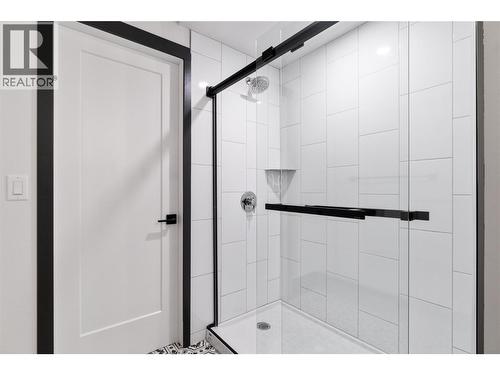 8758 Holding Road Unit# 1, Adams Lake, BC - Indoor Photo Showing Bathroom