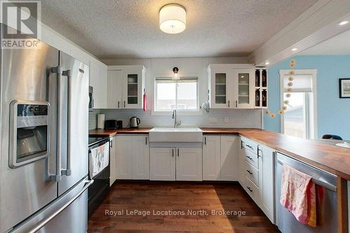 642 Spruce Street, Collingwood, ON - Indoor Photo Showing Kitchen