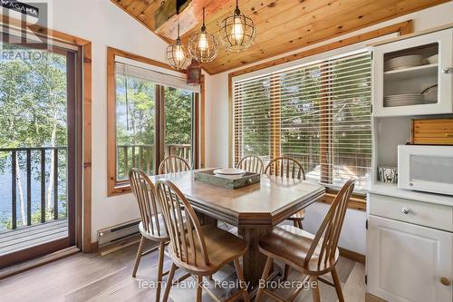 3359 Maple Ridge Road, Algonquin Highlands (Mcclintock), ON - Indoor Photo Showing Dining Room