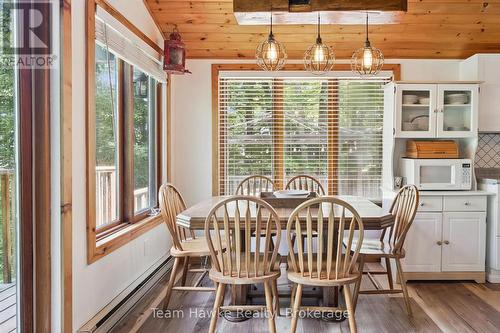 3359 Maple Ridge Road, Algonquin Highlands (Mcclintock), ON - Indoor Photo Showing Dining Room