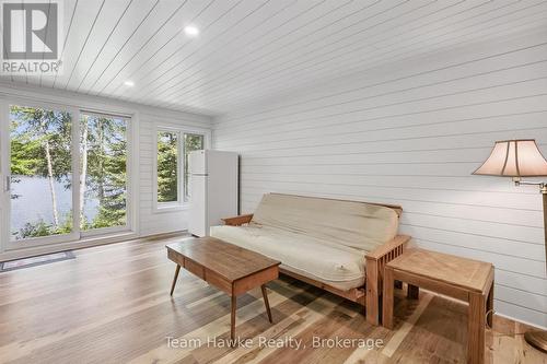 3359 Maple Ridge Road, Algonquin Highlands (Mcclintock), ON - Indoor Photo Showing Living Room