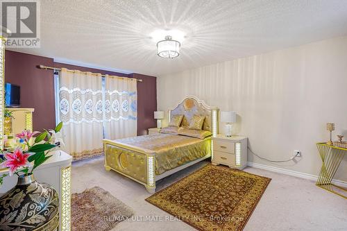 42 Walker Boulevard, New Tecumseth, ON - Indoor Photo Showing Bedroom