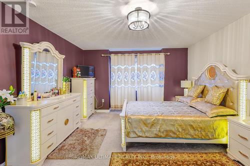 42 Walker Boulevard, New Tecumseth, ON - Indoor Photo Showing Bedroom