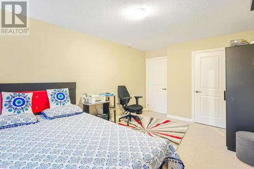 42 Walker Boulevard, New Tecumseth, ON - Indoor Photo Showing Bedroom