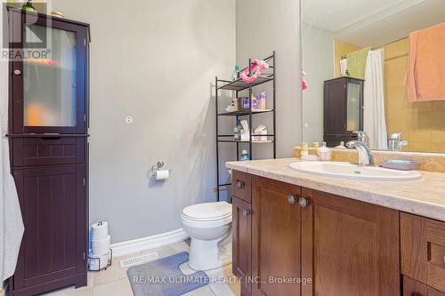 42 Walker Boulevard, New Tecumseth, ON - Indoor Photo Showing Bathroom