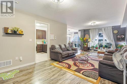 42 Walker Boulevard, New Tecumseth, ON - Indoor Photo Showing Living Room