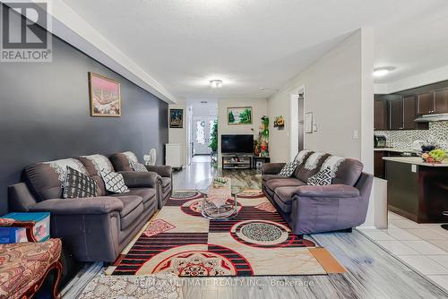 42 Walker Boulevard, New Tecumseth, ON - Indoor Photo Showing Living Room