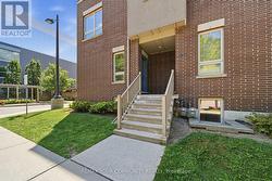 2 - 90 CALEDONIA PARK ROAD Toronto, ON M6H 0B1