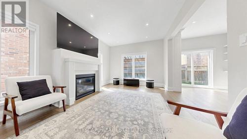 769 White Clover Way, Mississauga, ON - Indoor Photo Showing Living Room With Fireplace