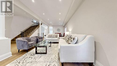 769 White Clover Way, Mississauga, ON - Indoor Photo Showing Living Room
