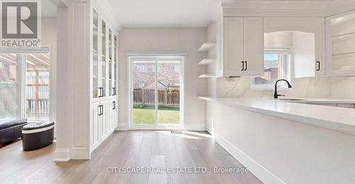 769 White Clover Way, Mississauga, ON - Indoor Photo Showing Kitchen With Upgraded Kitchen