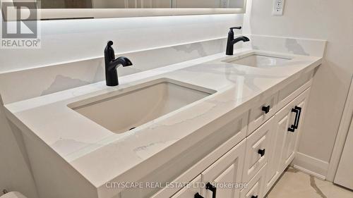 769 White Clover Way, Mississauga, ON - Indoor Photo Showing Bedroom