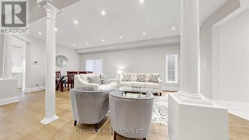 769 White Clover Way, Mississauga, ON - Indoor Photo Showing Living Room