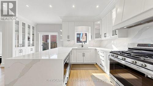 769 White Clover Way, Mississauga, ON - Indoor Photo Showing Kitchen With Upgraded Kitchen