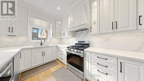 769 White Clover Way, Mississauga, ON - Indoor Photo Showing Kitchen With Upgraded Kitchen