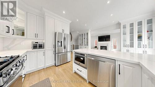 769 White Clover Way, Mississauga, ON - Indoor Photo Showing Kitchen With Upgraded Kitchen