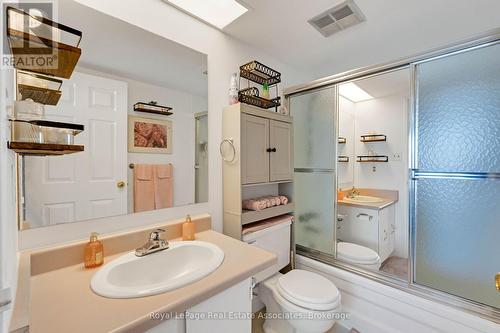 912 - 50 Elm Drive E, Mississauga, ON - Indoor Photo Showing Bathroom