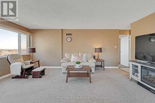 912 - 50 Elm Drive E, Mississauga, ON - Indoor Photo Showing Living Room