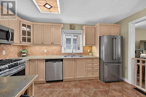 25 Eric Burke Court, Hamilton, ON - Indoor Photo Showing Kitchen With Stainless Steel Kitchen With Double Sink