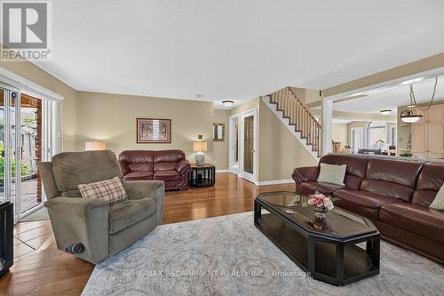 25 Eric Burke Court, Hamilton, ON - Indoor Photo Showing Living Room