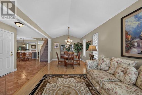 25 Eric Burke Court, Hamilton, ON - Indoor Photo Showing Living Room