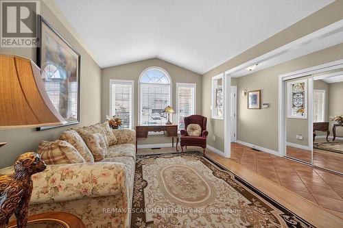 25 Eric Burke Court, Hamilton, ON - Indoor Photo Showing Living Room