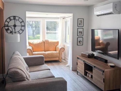 106 Spring Park Road, Charlottetown, PE - Indoor Photo Showing Living Room