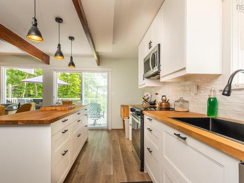 17 Hardwood Lane South Branch, Forest Glen, NS - Indoor Photo Showing Kitchen With Upgraded Kitchen