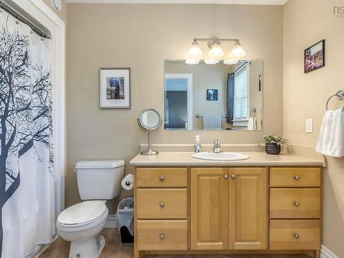 29 Daisy Drive, Beaver Bank, NS - Indoor Photo Showing Bathroom