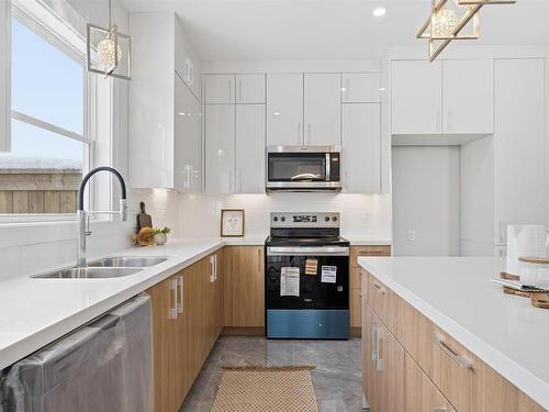 21 Zeppelin Crescent, Beechville, NS - Indoor Photo Showing Kitchen With Double Sink With Upgraded Kitchen