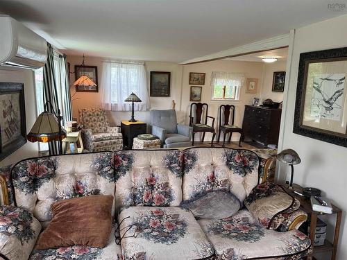 345 French Road, Plympton, NS - Indoor Photo Showing Living Room