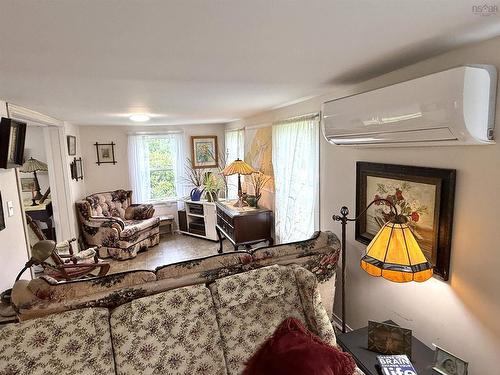 345 French Road, Plympton, NS - Indoor Photo Showing Living Room