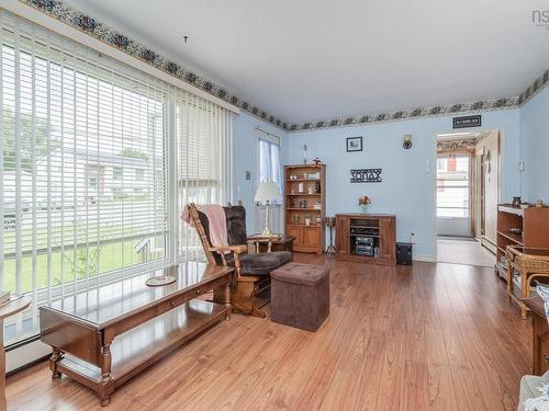 13 Campbells Lane, New Glasgow, NS - Indoor Photo Showing Living Room